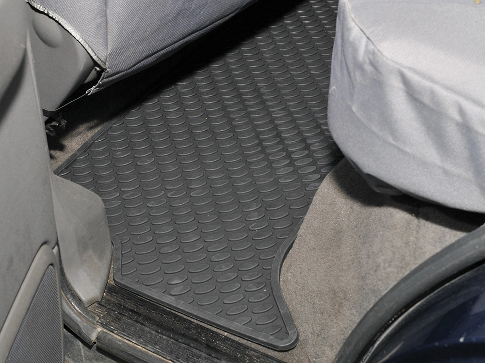 Land Rover Discovery 2 RHD/LHD Pair Rubber Mat Set DA4425