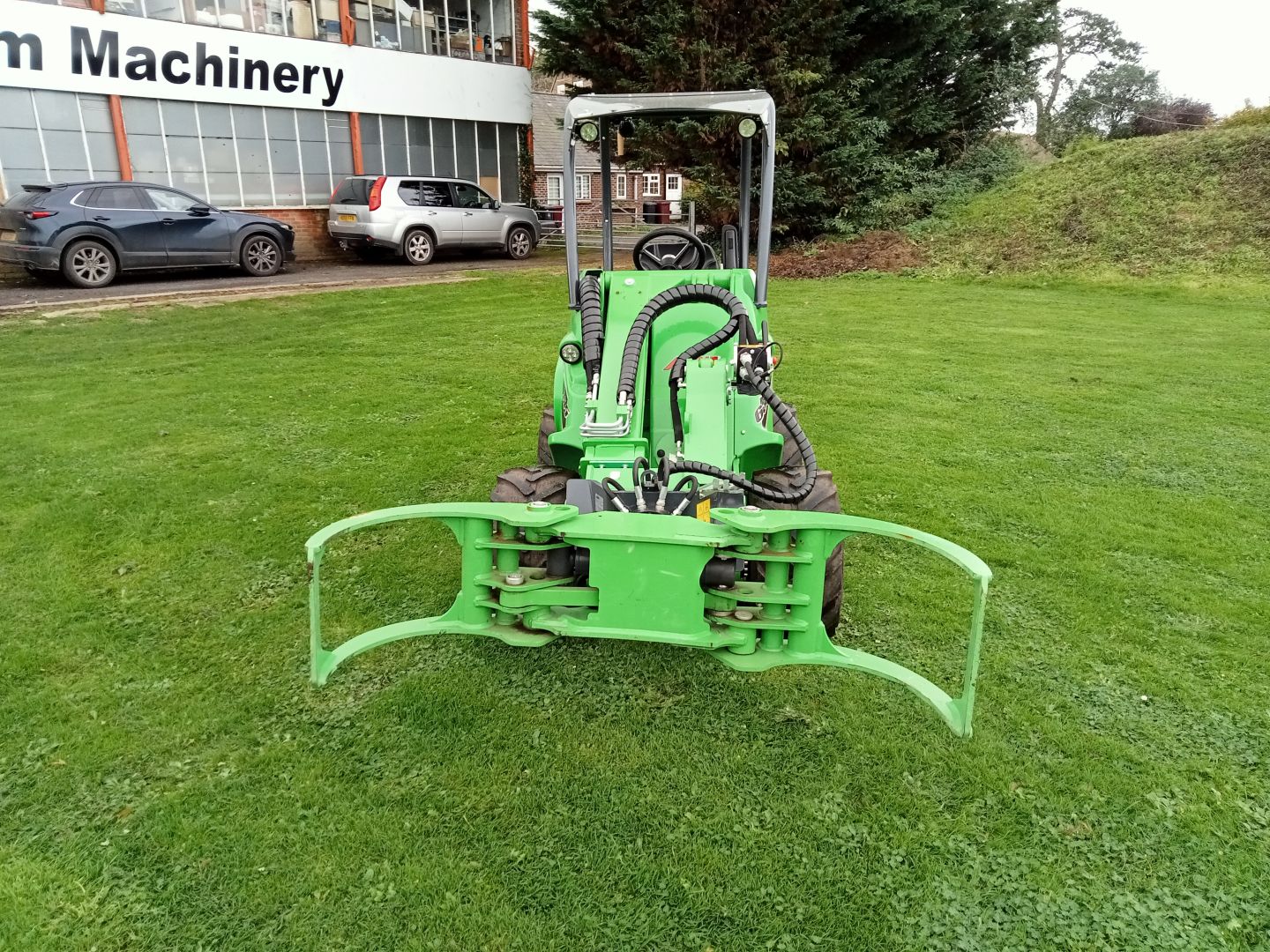 Avant timber grab