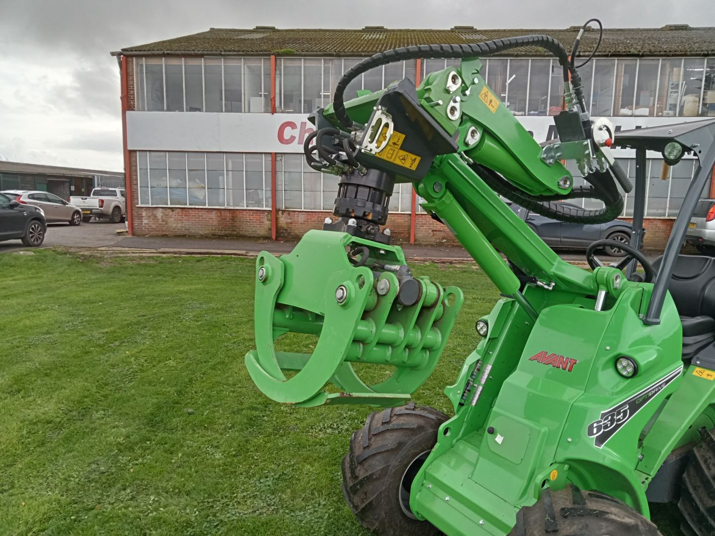 Avant timber grab