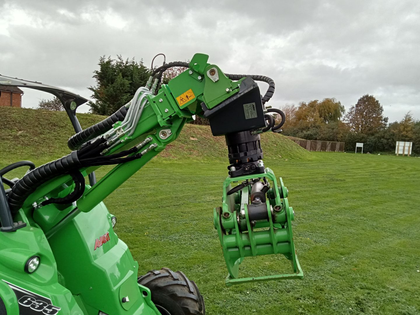 Avant timber grab