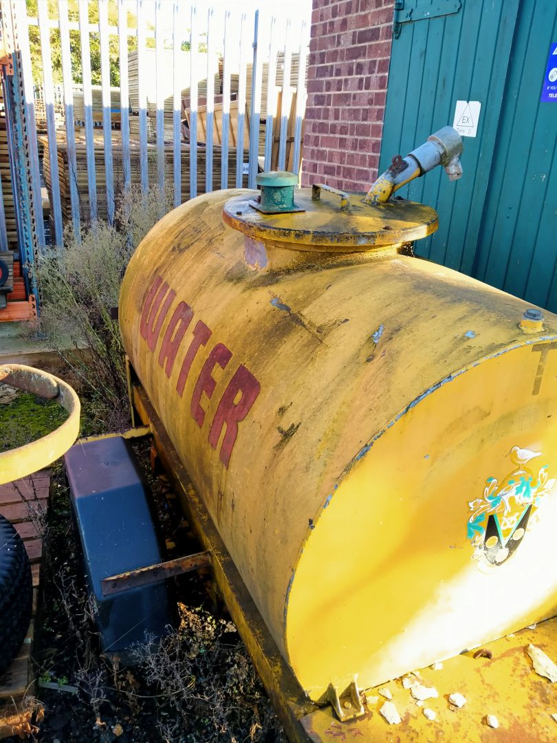 1000 Ltr fast-tow water bowser