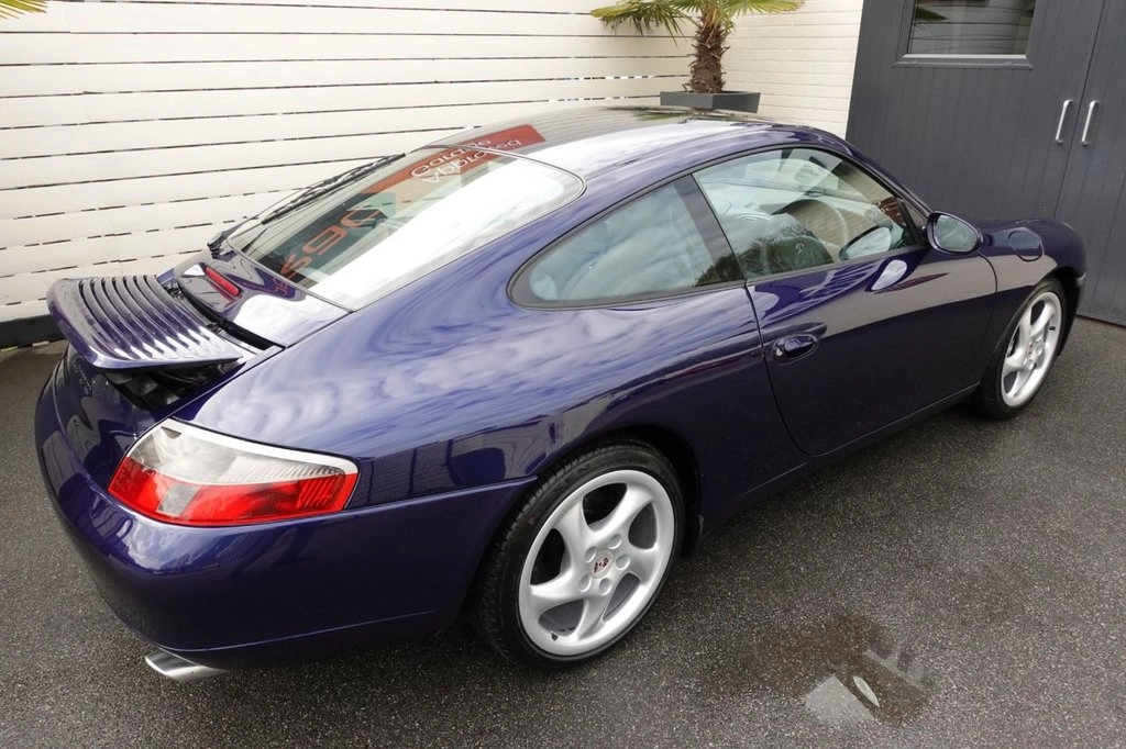 Porsche 911 Carrera 2 manual