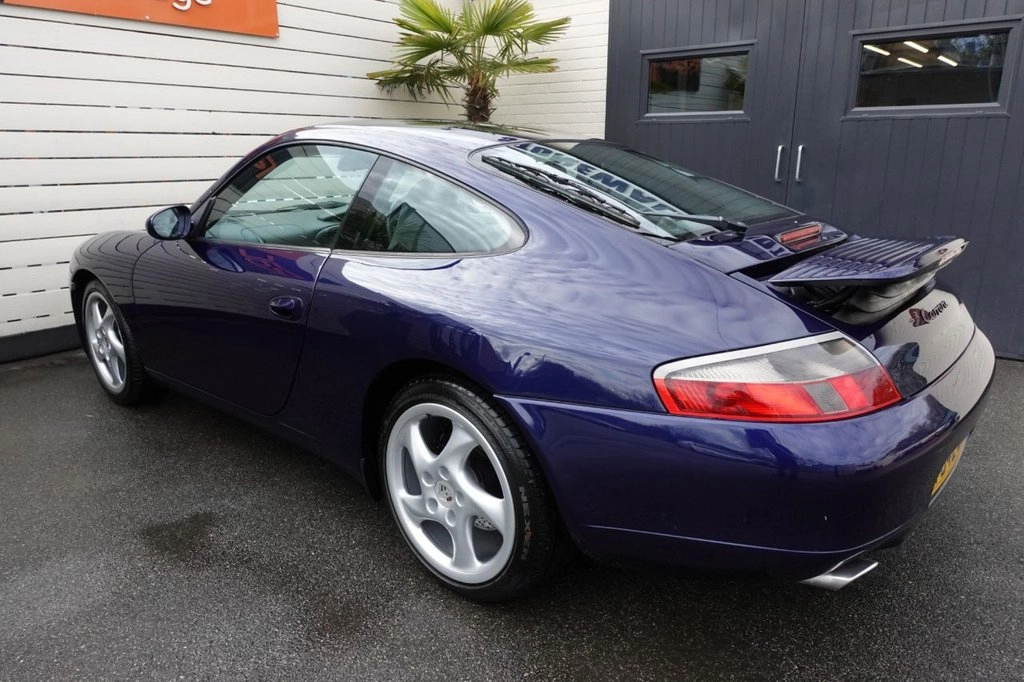 Porsche 911 Carrera 2 manual