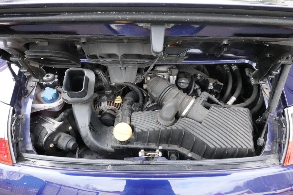 Porsche 911 Carrera 2 manual