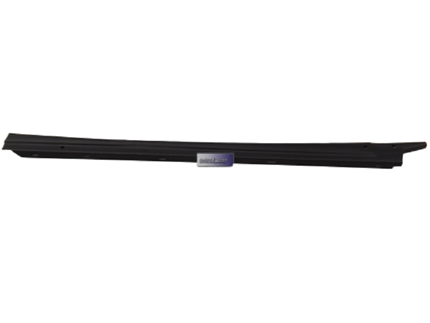 RH TRAV OUTER UNDERSILL